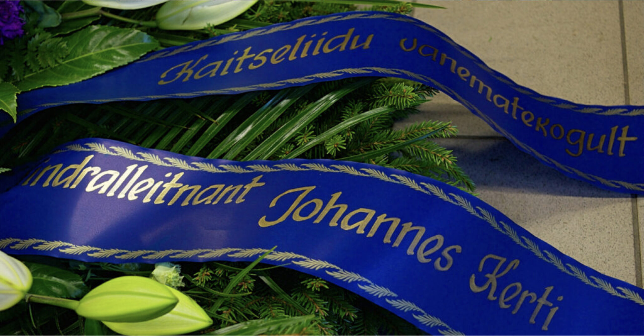 Matusepärg täislilledest uuslill99 - Matusepärg täislilledest