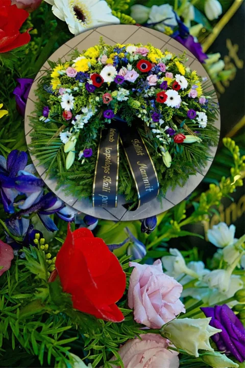 Enif - Matusepärjad kuuseokstega