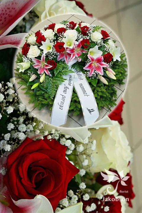 Menkar - Matusepärjad kuuseokstega